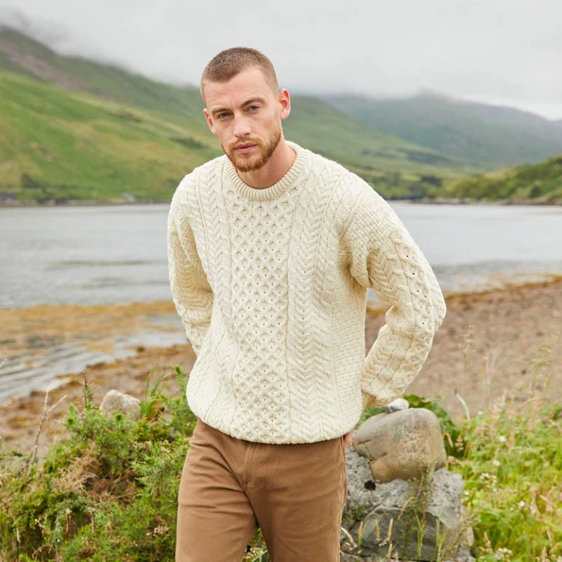Classic Irish Style: Aran Sweater & Tweed Cap Set - Image 5