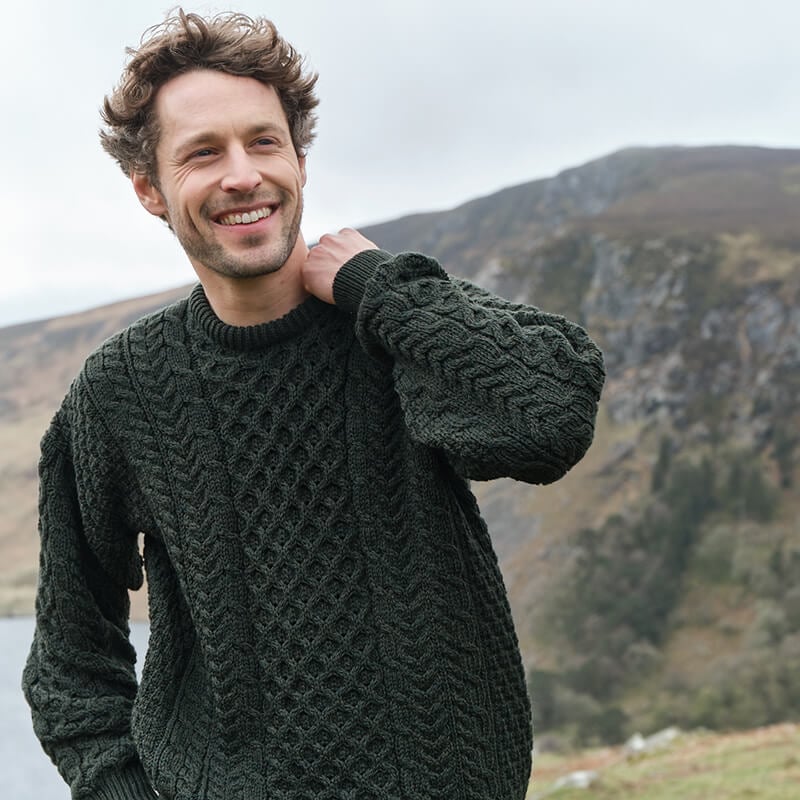 Classic Irish Style: Aran Sweater & Tweed Cap Set - Image 6