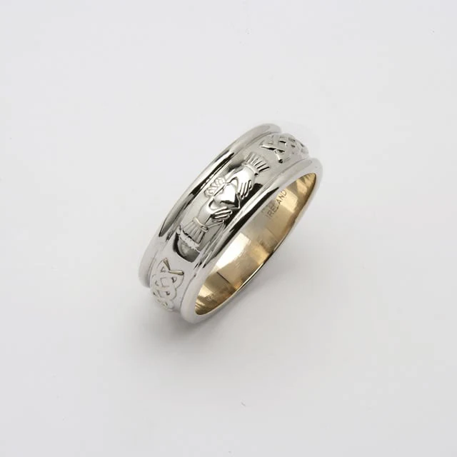 Gents 14K Gold Corrib Claddagh Band