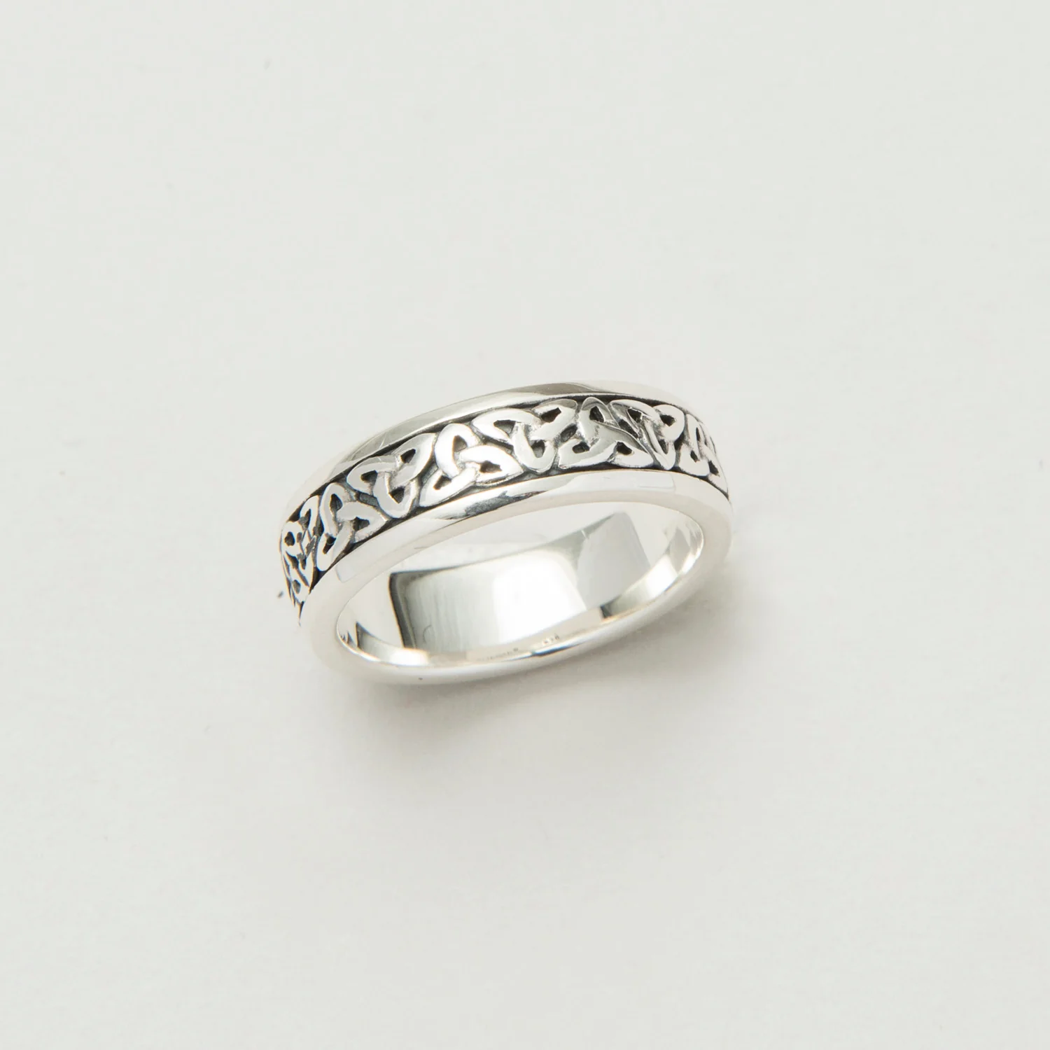 Silver Ladies Trinity Knot Celtic Band - Image 3