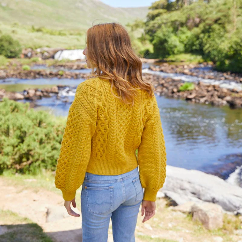 The Cushendall Cropped Aran Cardigan - Image 3