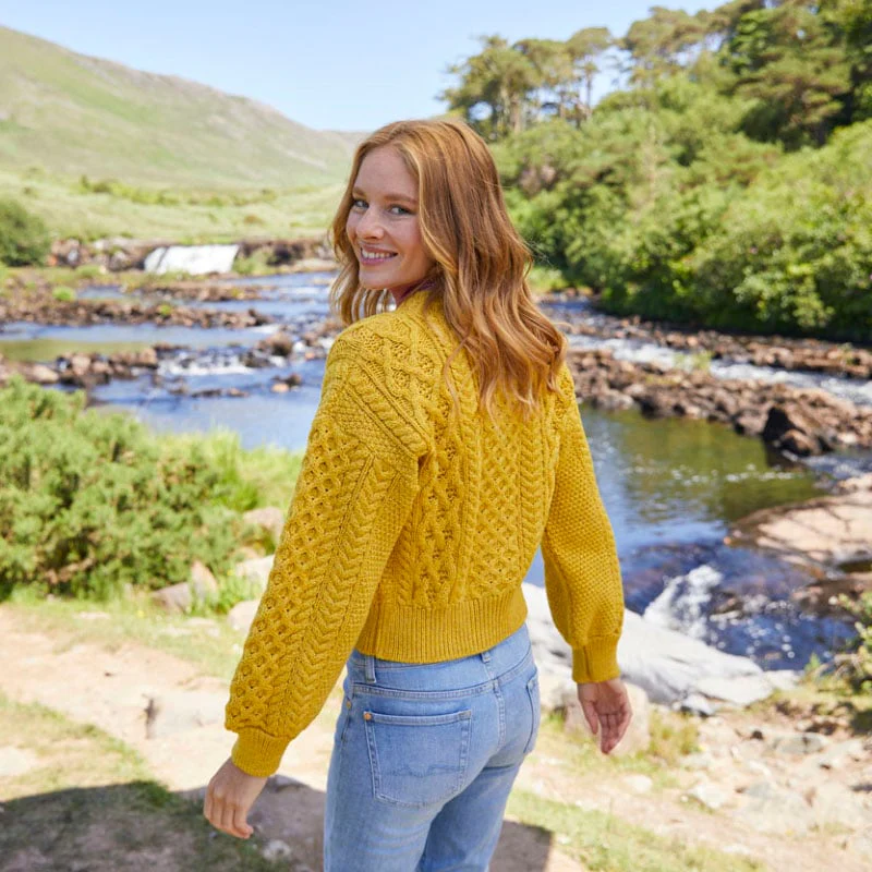 The Cushendall Cropped Aran Cardigan - Image 4