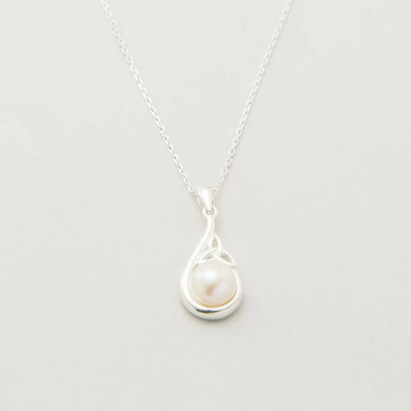 Trinity Knot Classic Pearl Jewelry Set - Image 5